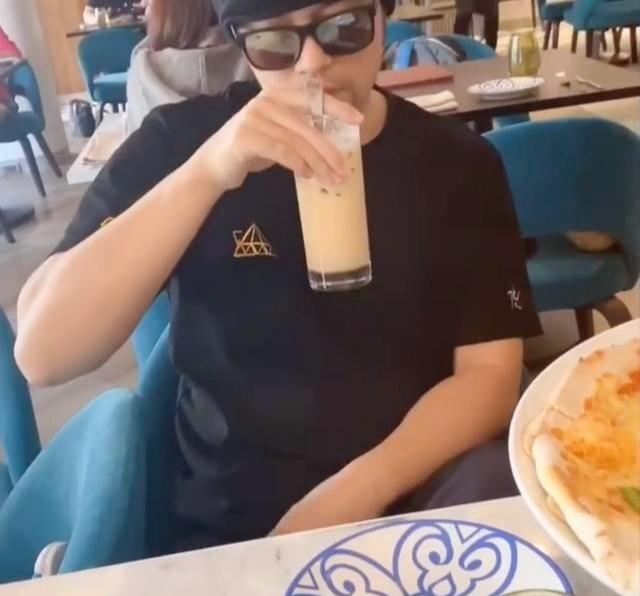 周杰伦自拍晒出日常(周杰伦闲下来生活太惬意)(3)