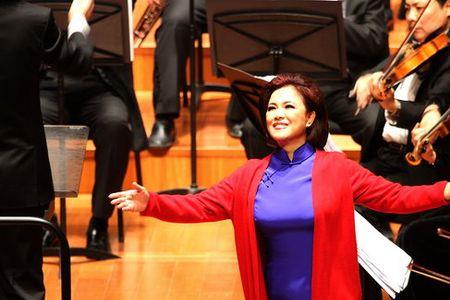 歌唱家金曼是什么民族