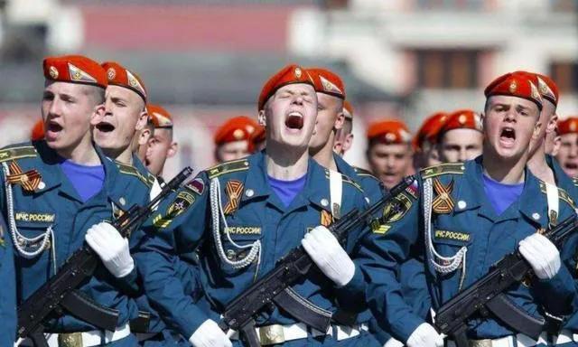 普京讲话后,士兵高喊“乌拉”,乌拉到底啥意思
