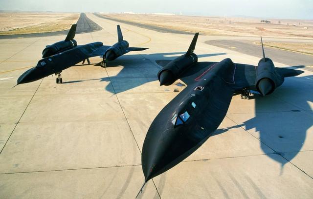 美国sr-71黑鸟超音速侦察机（SR-71黑鸟侦察机）(3)
