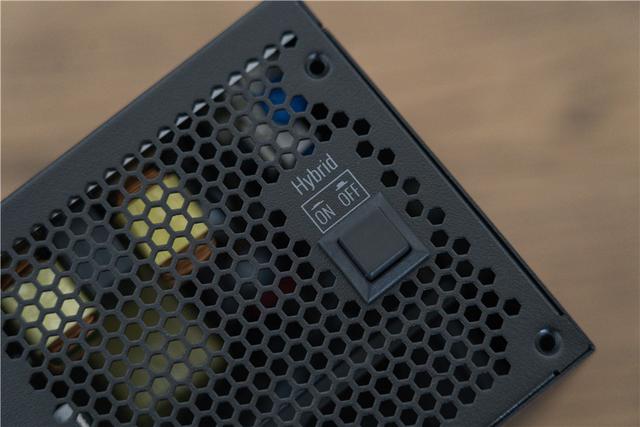 酷冷至尊电源v550怎么样 入门级金牌全模组(3)