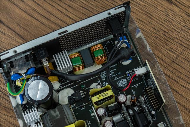 酷冷至尊电源v550怎么样 入门级金牌全模组(10)