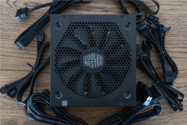 酷冷至尊电源v550怎么样 入门级金牌全模组(5)