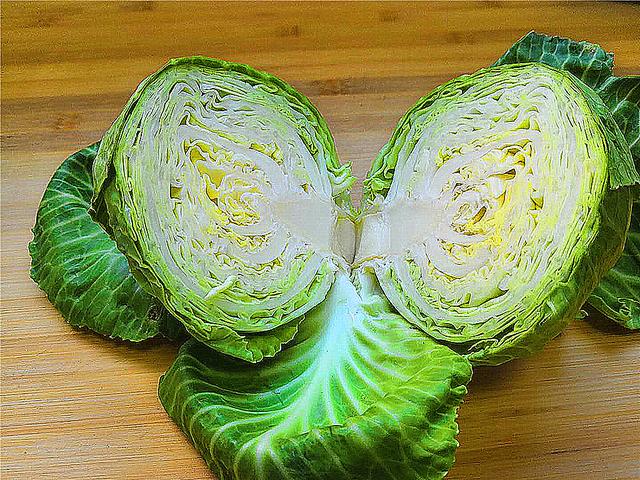 圆白菜的做法最好吃（这才是圆白菜最爽口的做法）(2)