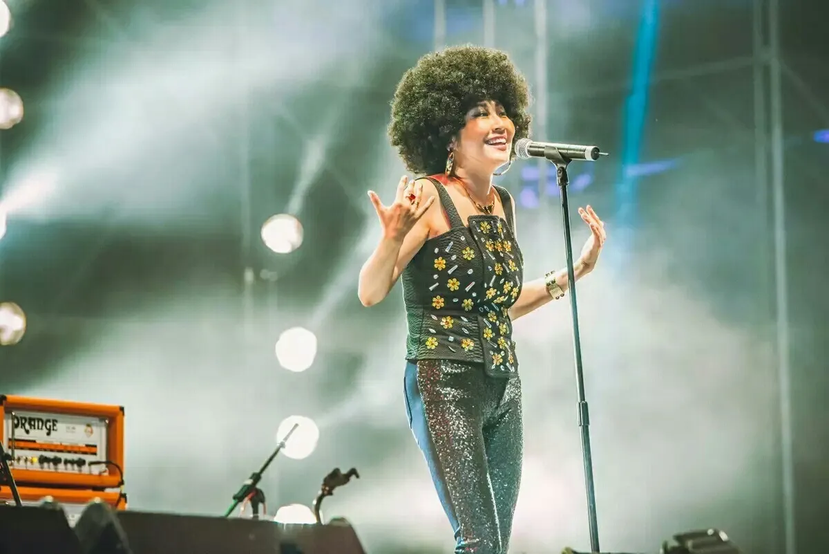 张蔷：事业巅峰退圈结婚，两段婚姻两个孩子，54岁归来依旧是女王