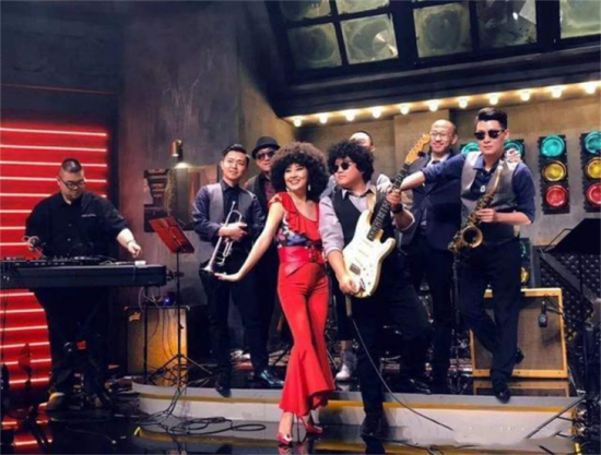 张蔷：事业巅峰退圈结婚，两段婚姻两个孩子，54岁归来依旧是女王