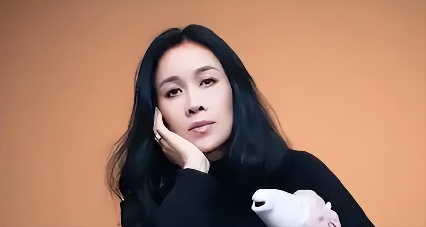 “歌坛天后”那英出道34年,到底结了多少恩怨?