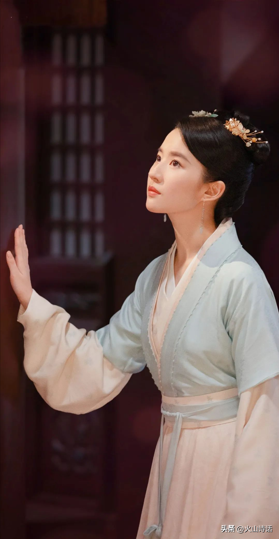 刘亦菲简介个人资料（刘亦菲：从“神仙姐姐”到“花木兰”，她到底经历了什么？）