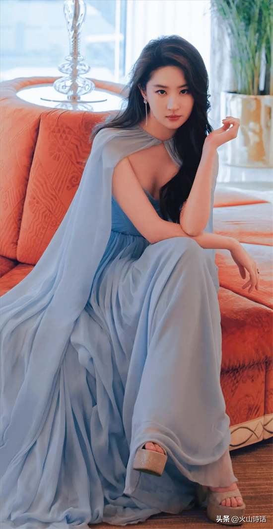 刘亦菲简介个人资料（刘亦菲：从“神仙姐姐”到“花木兰”，她到底经历了什么？）