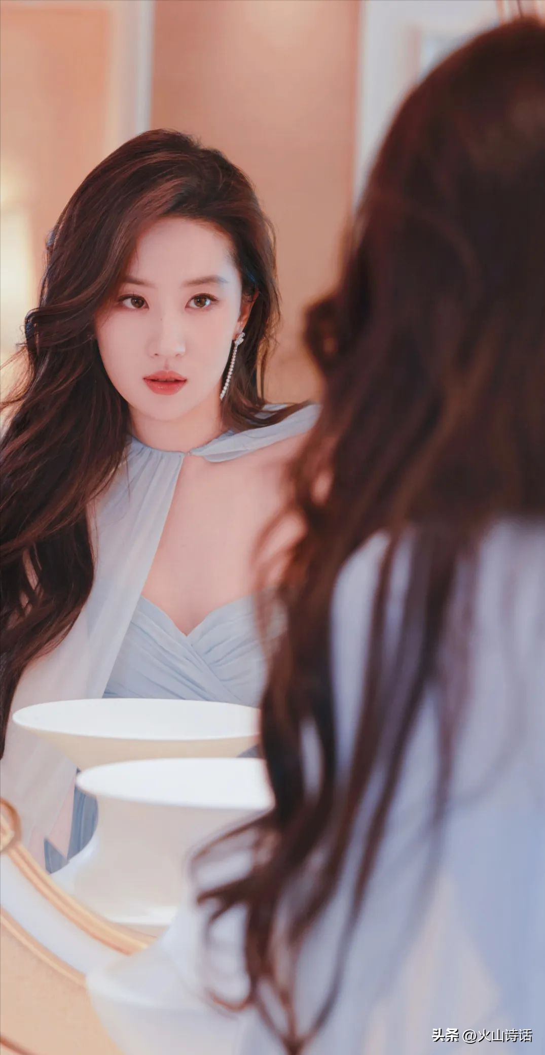 刘亦菲简介个人资料（刘亦菲：从“神仙姐姐”到“花木兰”，她到底经历了什么？）