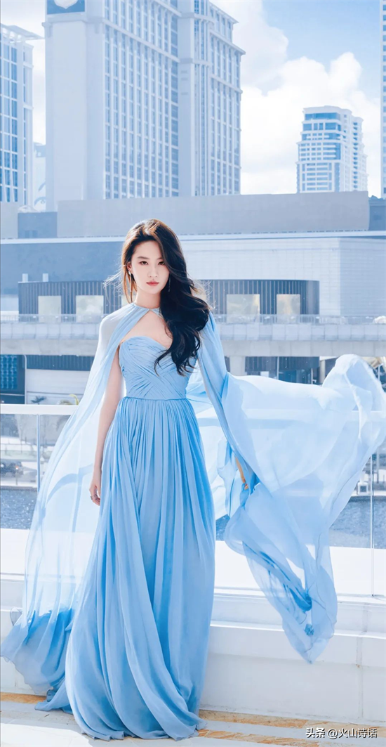 刘亦菲简介个人资料（刘亦菲：从“神仙姐姐”到“花木兰”，她到底经历了什么？）