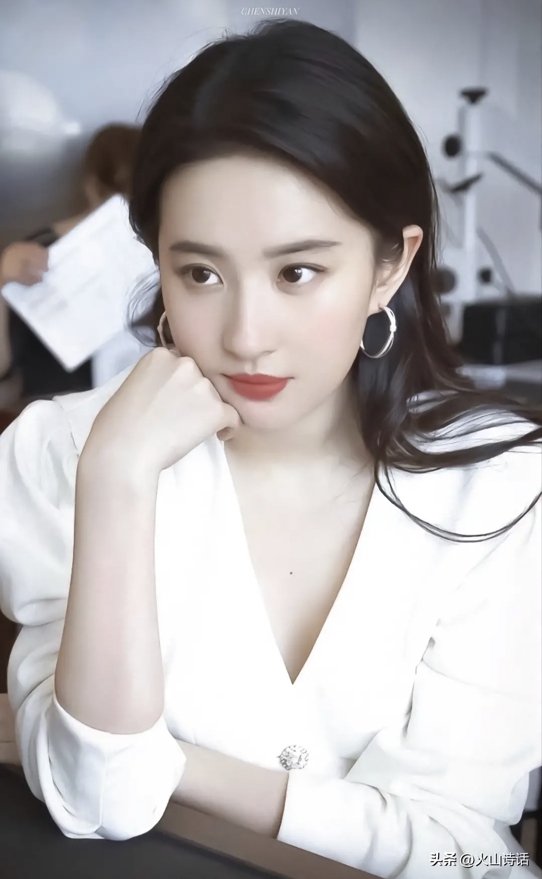 刘亦菲简介个人资料（刘亦菲：从“神仙姐姐”到“花木兰”，她到底经历了什么？）