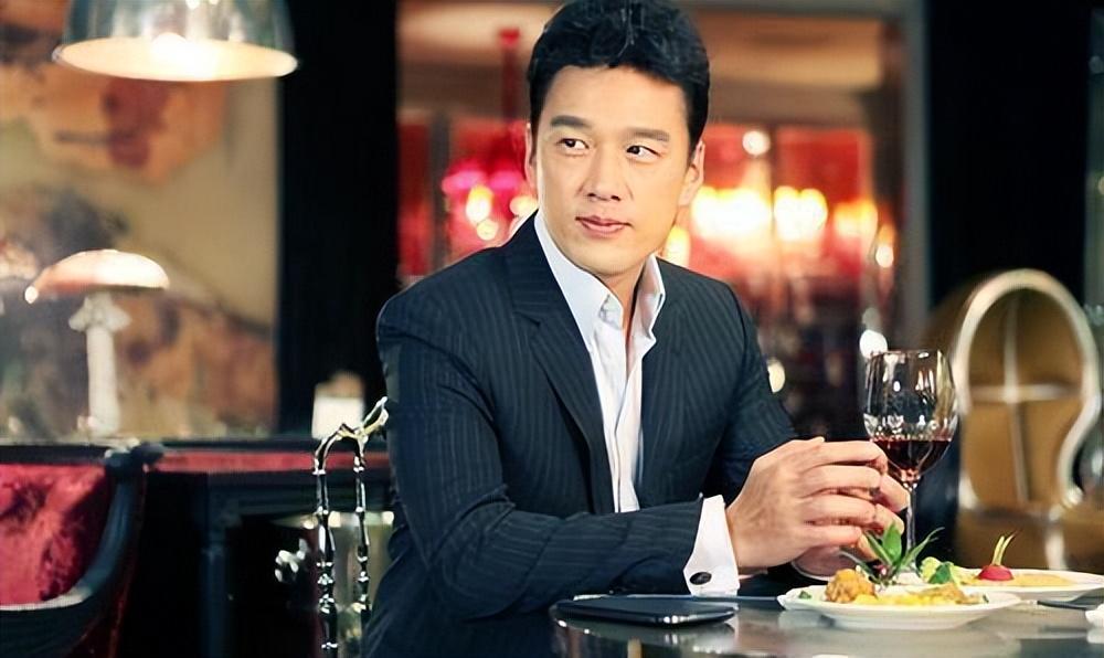 王耀庆个人资料简介 霸道总裁专业户，从小立志当奸商，却成了剧中最有钱的人
