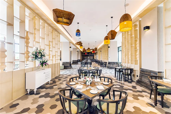 2、住宿选择及餐饮：