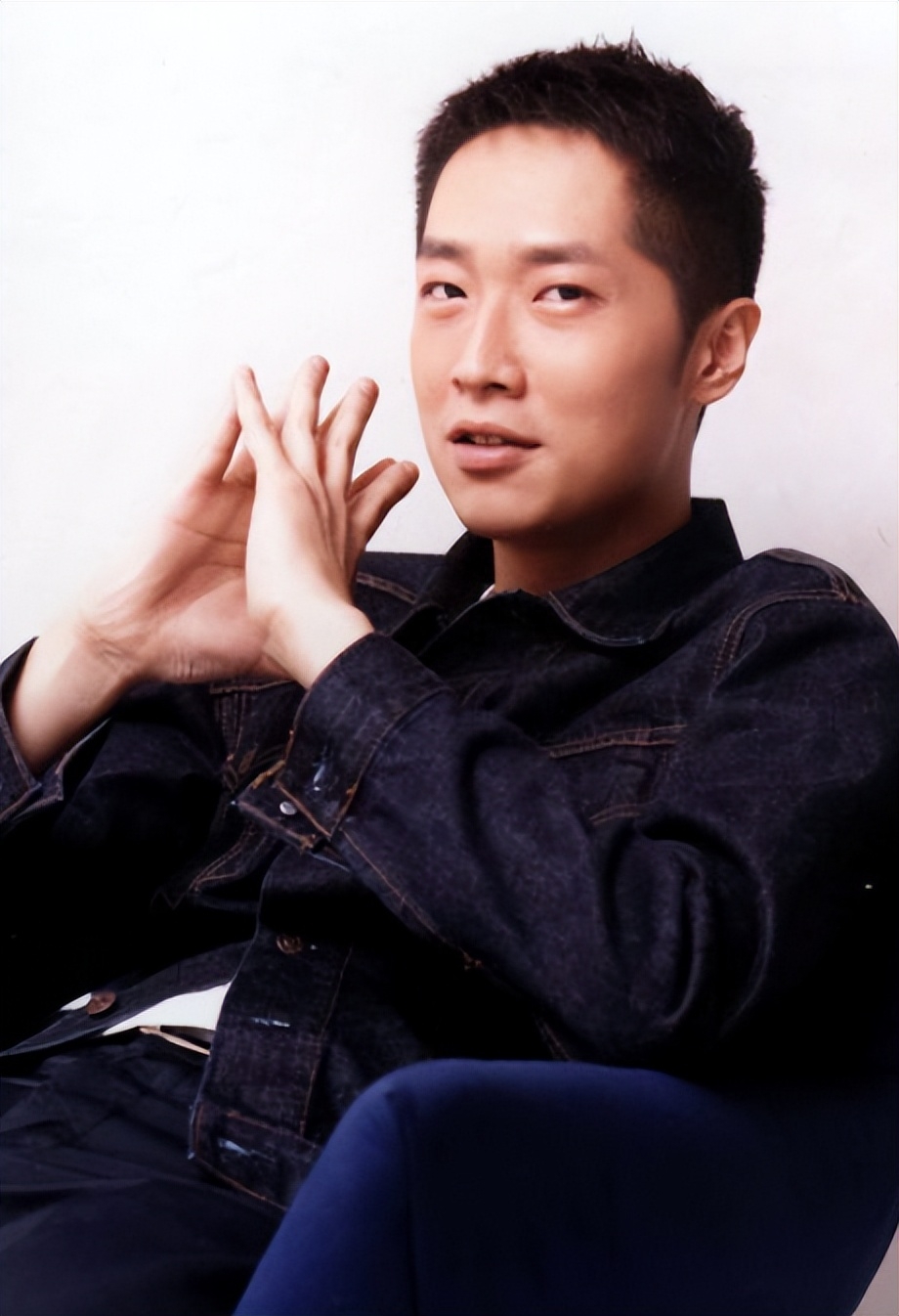马浚伟个人资料：从演员转行公务员，考北大一年拿了20多个证，52岁仍不婚