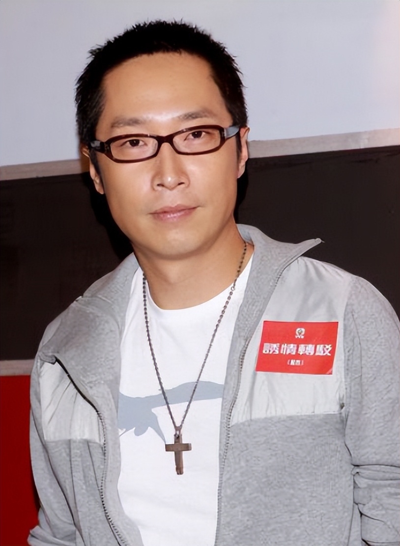 马浚伟个人资料：从演员转行公务员，考北大一年拿了20多个证，52岁仍不婚