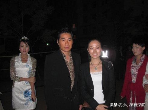 文章个人资料简历（文章，一个被淡忘的老歌手，他与费翔演唱的故乡的云，哪个更好？）