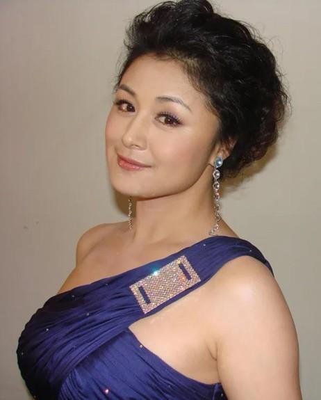 谢大脚的扮演者是谁(谢大脚扮演者于月仙去世,拍片时发生意外车祸)