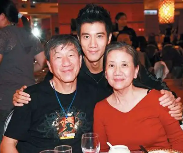 粉丝嫁偶像：李靓蕾与王力宏结婚，从一开始就埋下了悲剧的注脚？