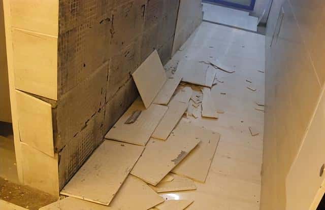 水泥砂浆贴墙砖会掉吗（铺墙砖用纯水泥还是水泥沙浆）