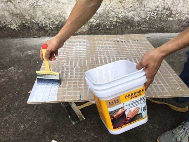 水泥砂浆贴墙砖会掉吗（铺墙砖用纯水泥还是水泥沙浆）