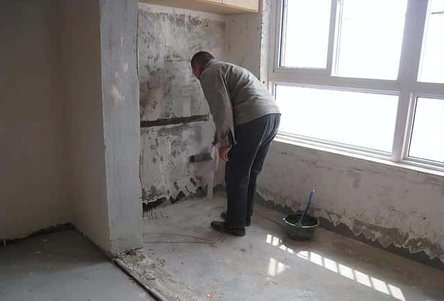 水泥砂浆贴墙砖会掉吗（铺墙砖用纯水泥还是水泥沙浆）