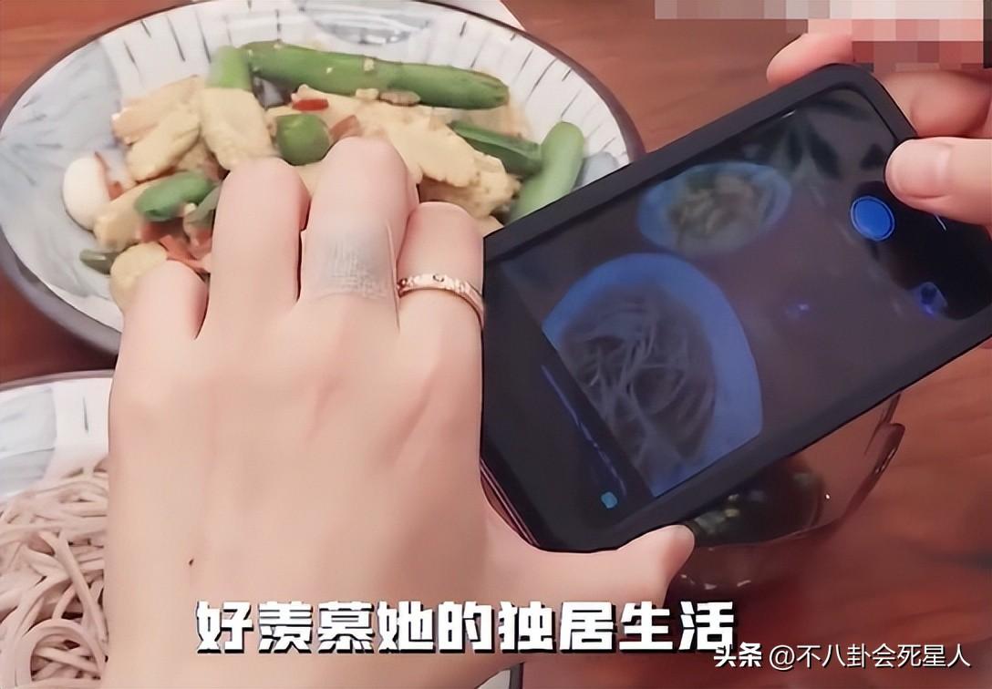 独居15年的周笔畅现状：不恋爱不结婚