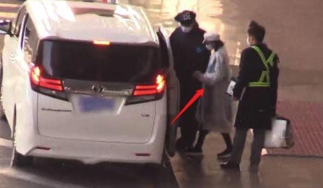 唐艺昕生了!张若昀医院门口一举动显开心,回顾9年感情让人艳羡