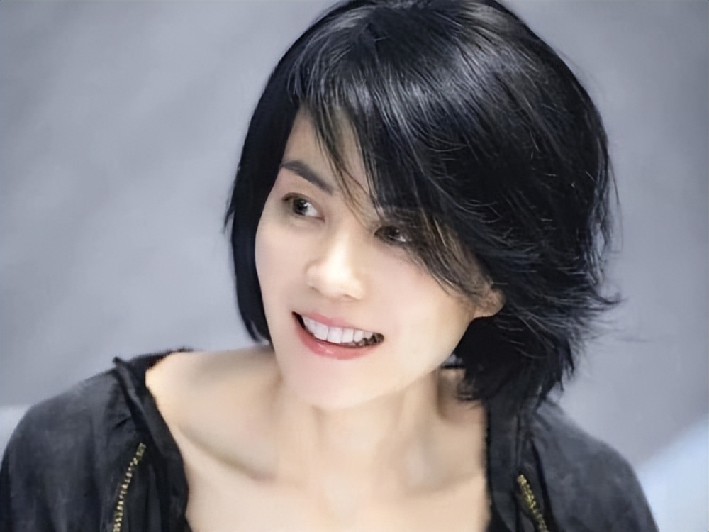 “天后”王菲：红了三十年的歌坛传奇，和谢霆锋有情人终成眷属