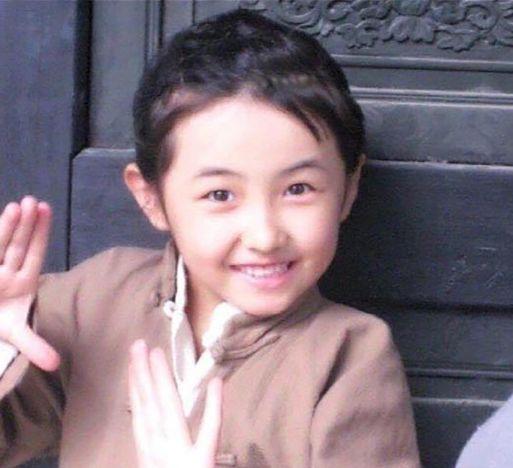 左眼哀伤落泪，右眼恐惧泪止！19岁的张子枫，演技绝了