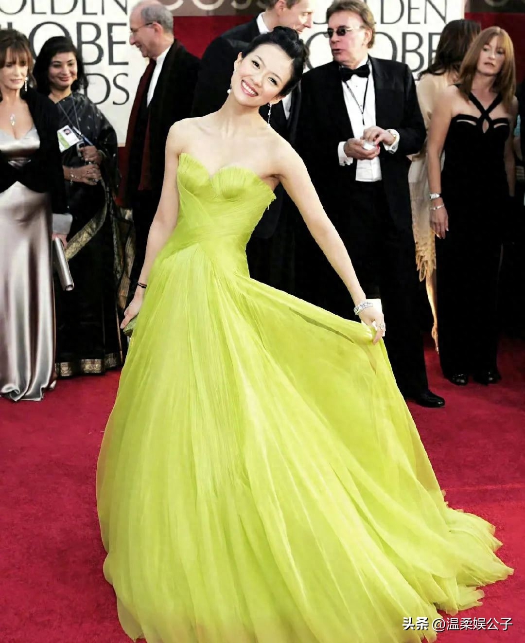 为何说章子怡不是巩俐第二?看完两人的合影我懂了