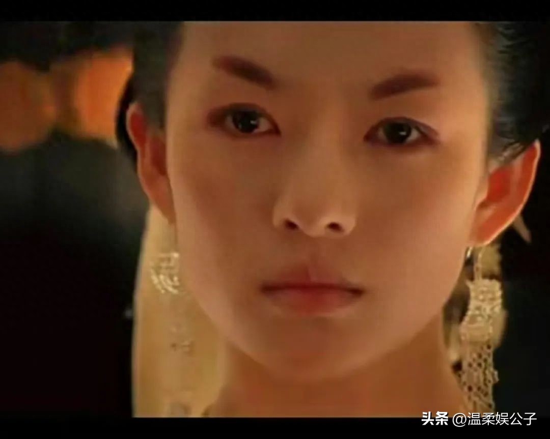 为何说章子怡不是巩俐第二?看完两人的合影我懂了