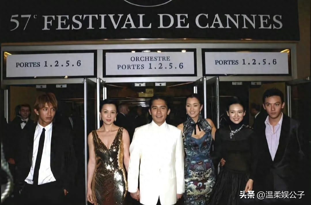 为何说章子怡不是巩俐第二?看完两人的合影我懂了