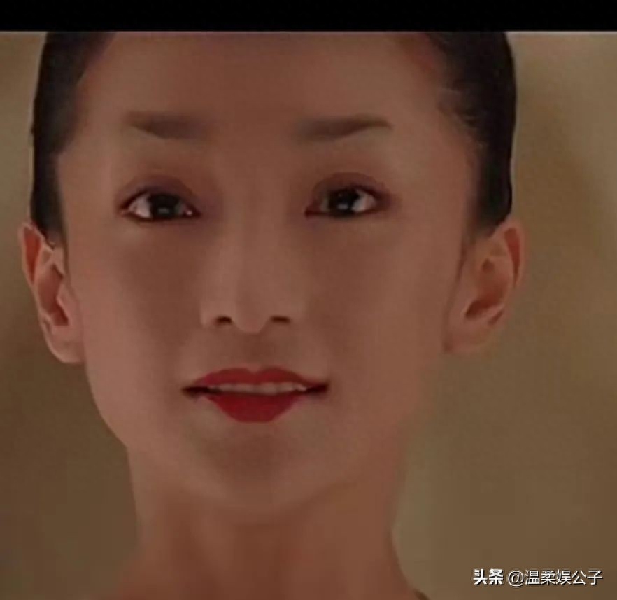 为何说章子怡不是巩俐第二?看完两人的合影我懂了