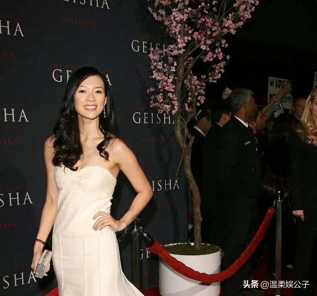 为何说章子怡不是巩俐第二?看完两人的合影我懂了