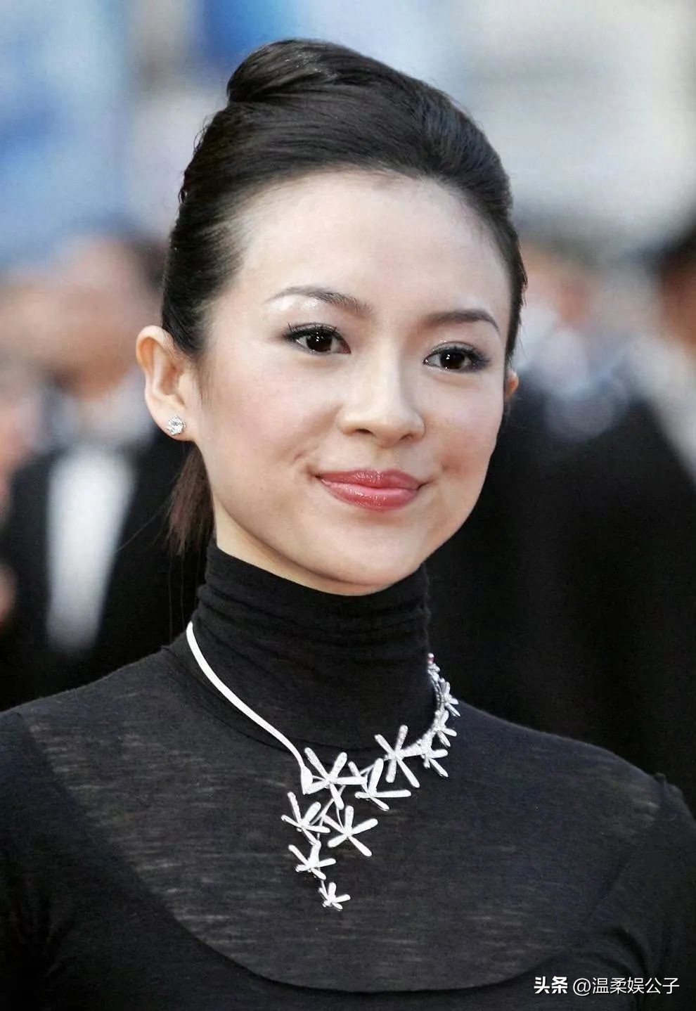 为何说章子怡不是巩俐第二?看完两人的合影我懂了