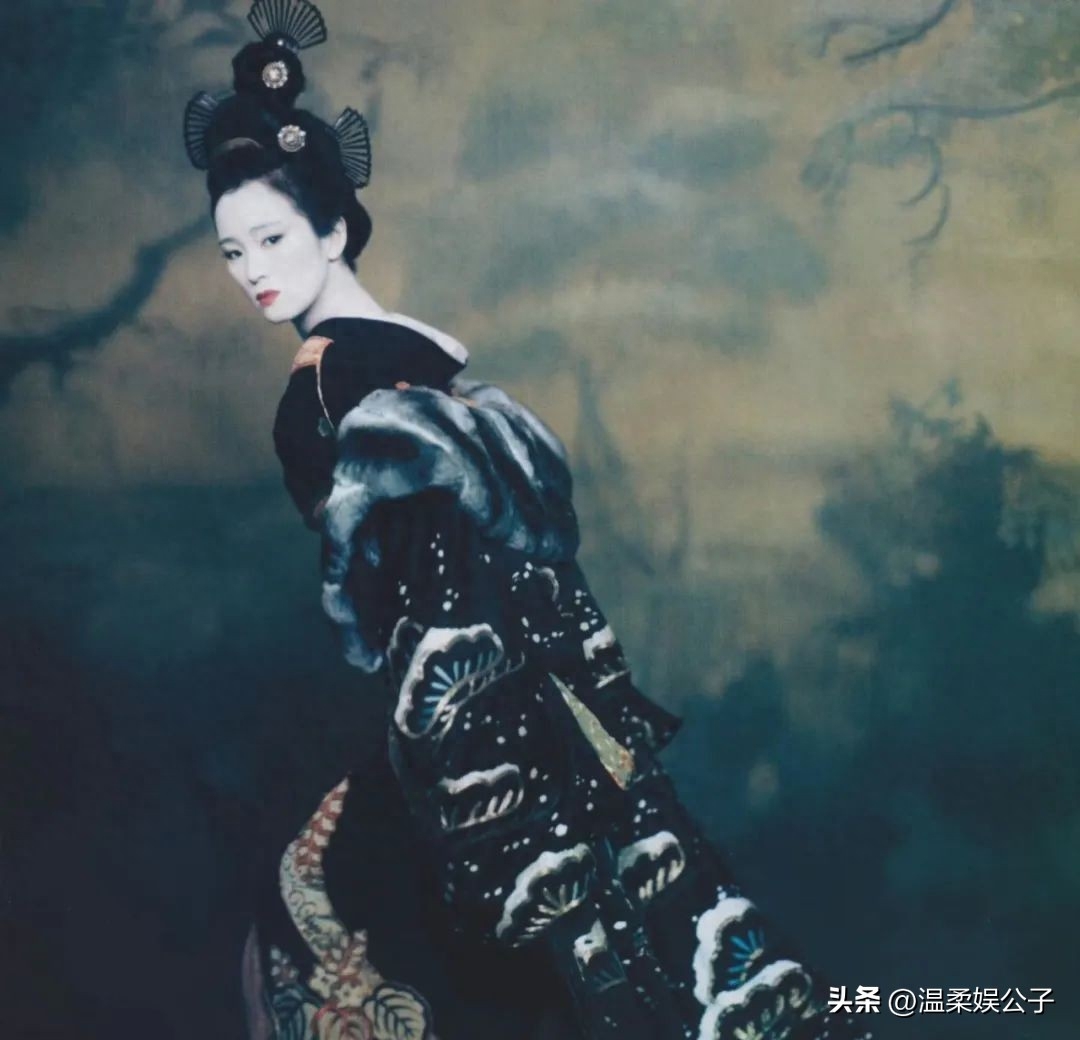 为何说章子怡不是巩俐第二?看完两人的合影我懂了