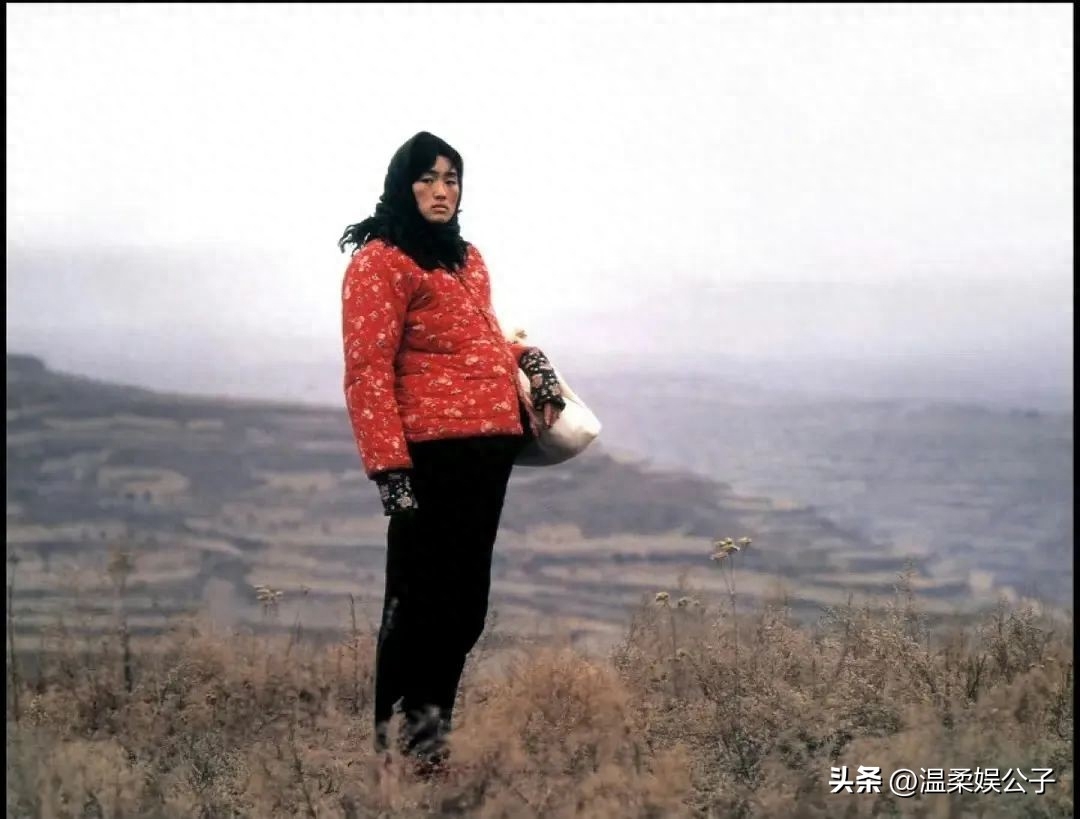 为何说章子怡不是巩俐第二?看完两人的合影我懂了