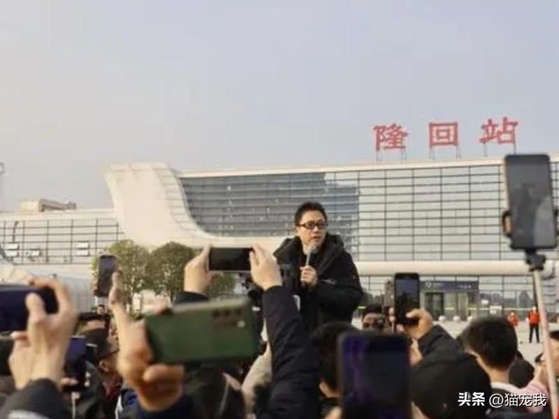 隆回袁树雄哪年出生的？爆火的袁树雄，三十年磨一剑，唱出了心中的《早安，隆回》