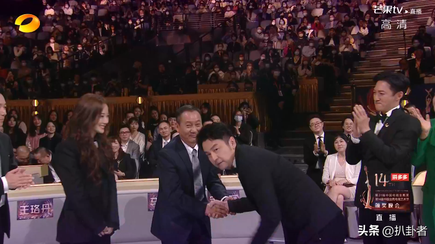 雷佳音获金鹰奖,得奖感言爆笑又真挚,感叹:不枉来一趟人世间