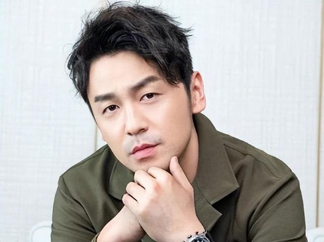 雷佳音从学渣到成为胡歌师弟,从配角到视帝,如今实力被官媒夸了