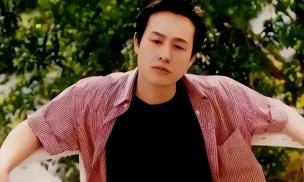 三年被800个剧组拒绝，90年代当导游月入2万，狂飙前的张颂文啥样