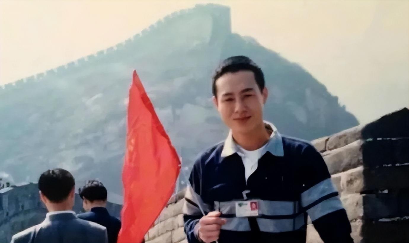 三年被800个剧组拒绝，90年代当导游月入2万，狂飙前的张颂文啥样