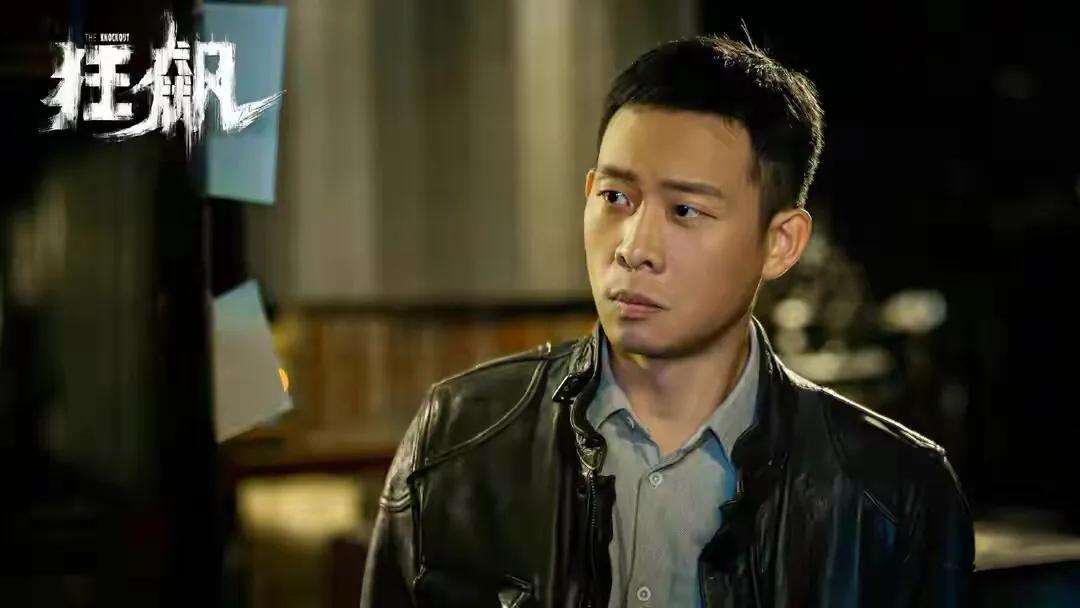 张译半天2大瓜!主动与殷桃当众拥抱,疑与90后小花当剧组夫妻