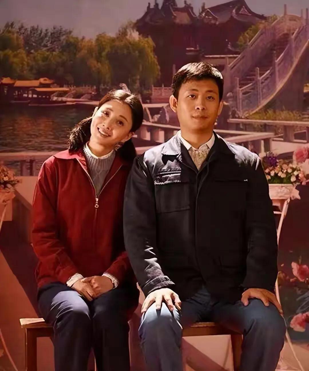 张译半天2大瓜!主动与殷桃当众拥抱,疑与90后小花当剧组夫妻