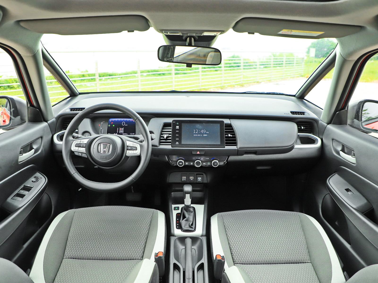 适合女孩子开的车子排行榜-（女性最适合开的车图片）