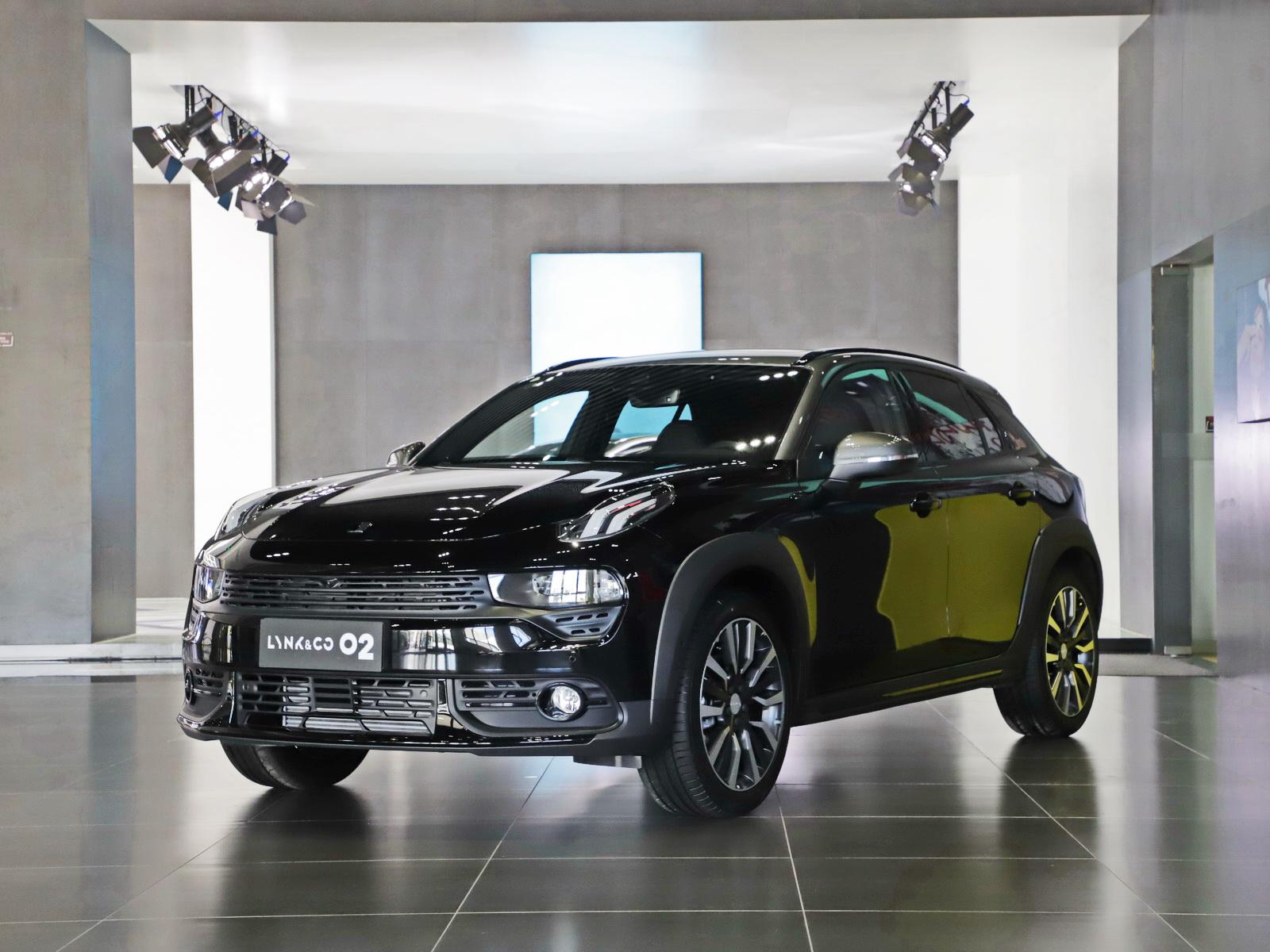 适合女孩子开的车子排行榜-（女性最适合开的车图片）