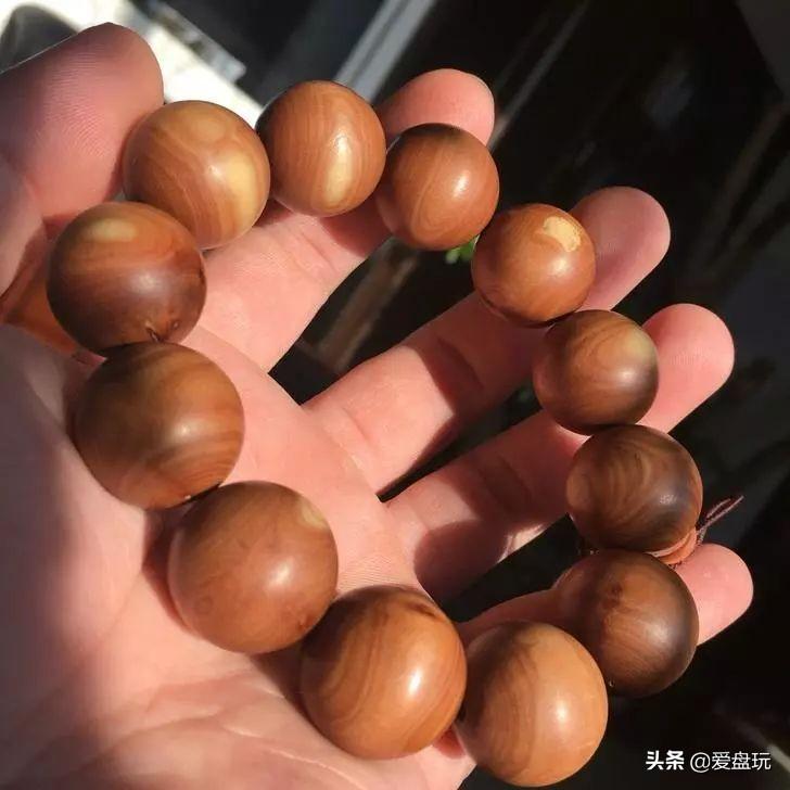 檀香木工艺品分类有哪些_木串是什么材质怎么区分