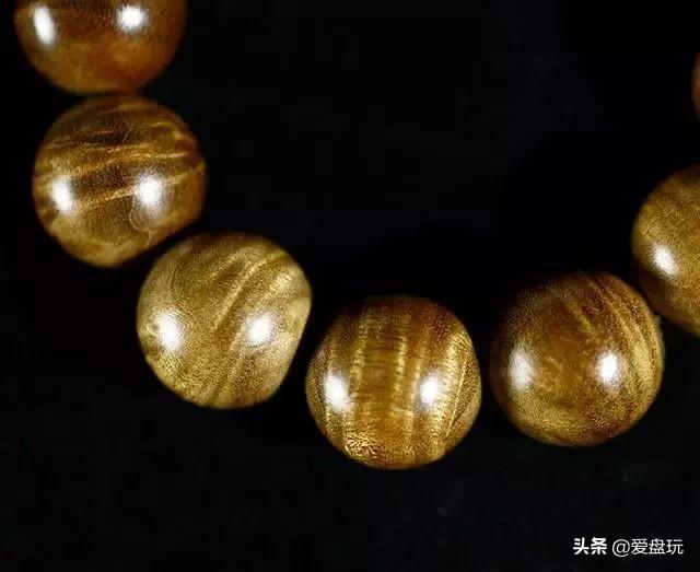 檀香木工艺品分类有哪些_木串是什么材质怎么区分