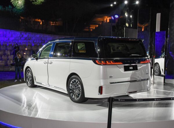 国产七座商务车哪个好（国产7座mpv排行榜前十名）-1